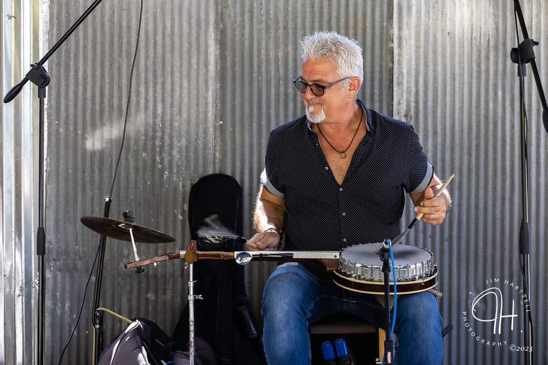 Joey Interrante performing on the BanJoey